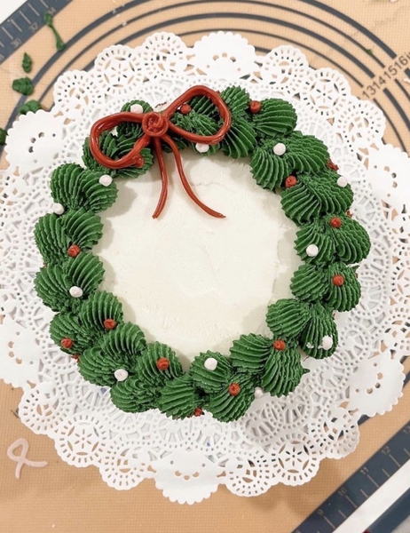 Holiday Cake Decorating