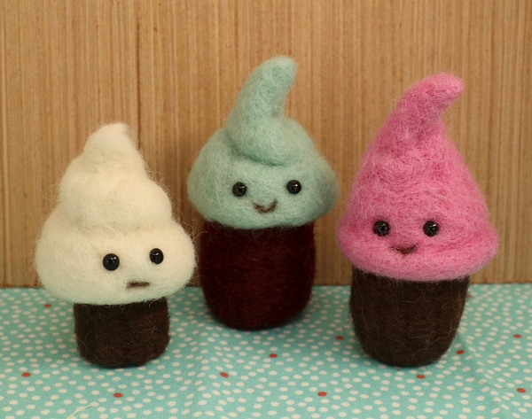 NEEDLE FELTING - VALENTINES CUPCAKE