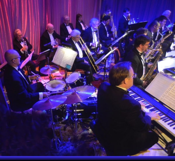 THE MOST WONDERFUL TIME OF YEAR: Pete Swan Big Band Featuring Liz Cracchiolo