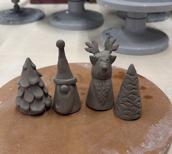 FIGURATIVE XMAS DECORATIONS